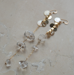 uiqut（ユイクト）many charm crystal long earring