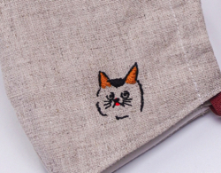 “リモラブ”公式オリジナルグッズ　猫の刺繍入りマスク
