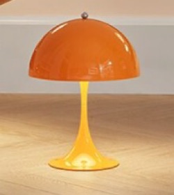 オレンジのアンブレラ型テーブルランプ
