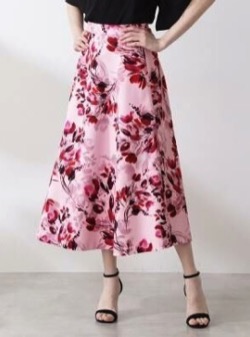 【めざましテレビ・8】永島優美 衣装ピンクのフラワー柄フレアスカート