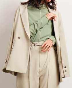 漂着者白石麻衣(新谷詠美)衣装ライトベージュのジャケット