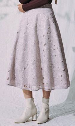 漂着者白石麻衣(新谷詠美)衣装ライトピンクのフレアスカート