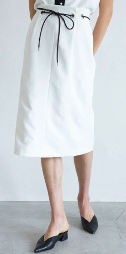 ZIP!水卜麻美 (みとちゃん)衣装ホワイトのタイトスカート