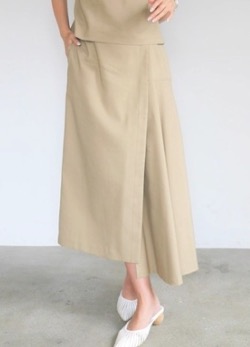 【zip】水卜麻美アナ(ミトちゃん)衣装ベージュのフレアスカート