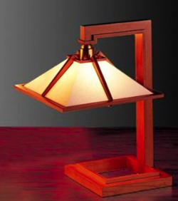 木製のテーブルランプ
