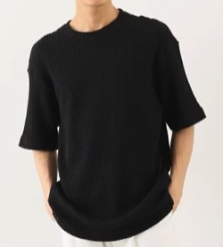 【坂口健太郎】黒いTシャツ