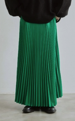 グリーンのロングプリーツスカート