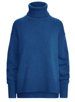 ブルーのタートルネックセーター