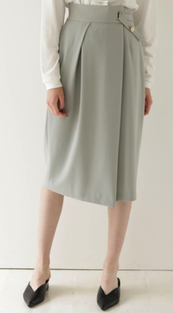 ミントグリーンのアシメタックタイトスカート