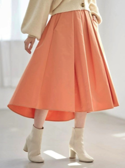 オレンジのフレアスカート