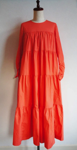 【高梨臨】オレンジのティアードドレス