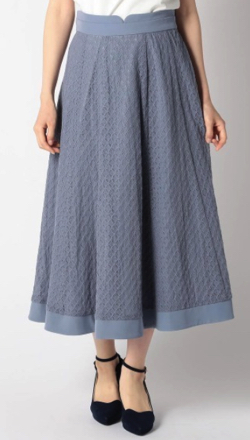【中川翔子】グレー系ブルーのスカート