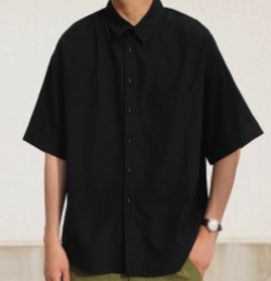 【豊田裕大】ブラックのシャツ