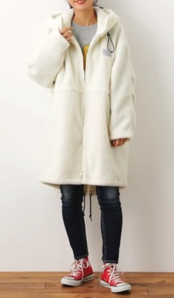 白いボアジャケットコート