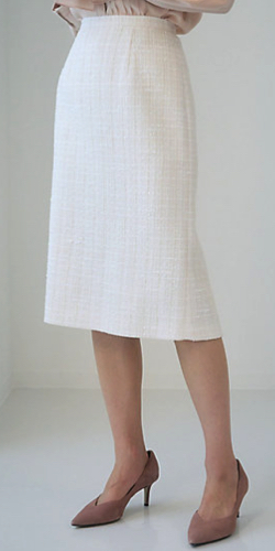 ホワイトのミックスツイードタイトスカート