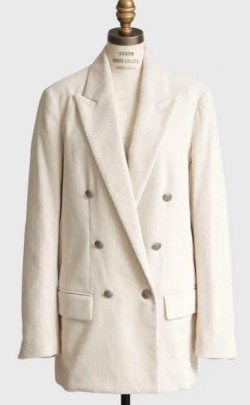 ホワイトのジャケット
