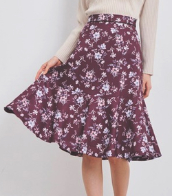 ブラウンの小花柄スカート