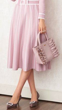 ピンクのストライプスカート