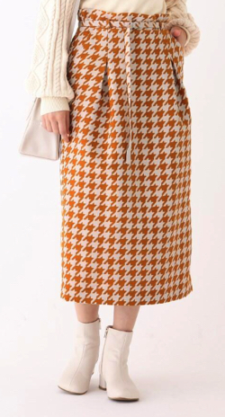 オレンジのジャカードスカート