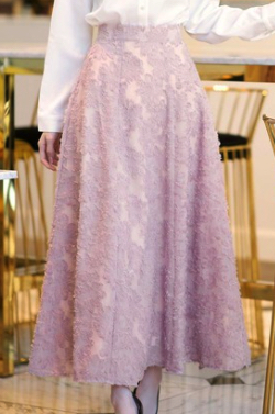 ライトピンクのジャガードシフォンスカート