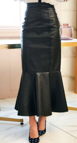 ブラックのマーメイドレザースカート