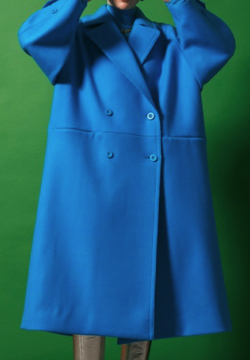 ブルーのコート