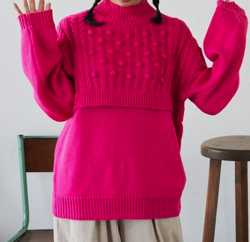 ピンクの柄編みぽんぽんニット