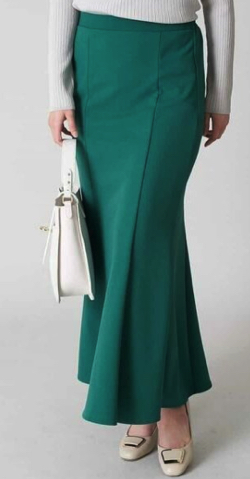 グリーンのフレアスカート