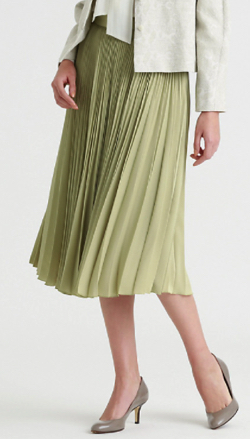 ライトグリーンのプリーツスカート