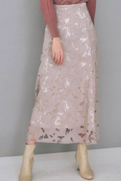 ピンクのカットワーク刺繍スカート