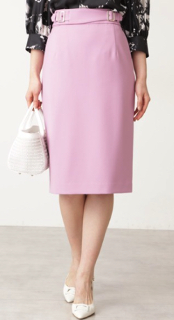 ピンクのタイトスカート
