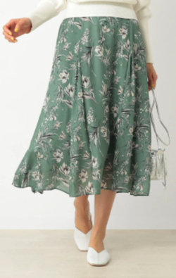 グリーンの花柄スカート