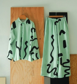ライトグリーンのパジャマ