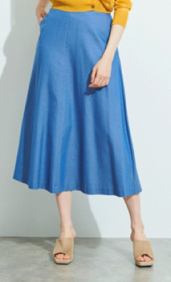 ブルーのデニム風スカート