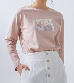 ピンクのフォトプリントTシャツ