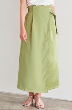 グリーンのロングタイトスカート