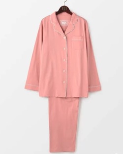 ピンクのステッチデザインパジャマ