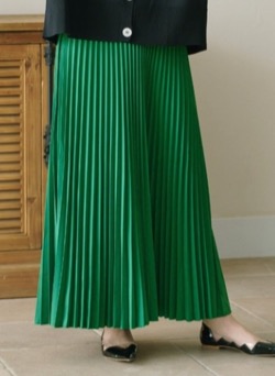 グリーンのプリーツスカート