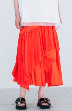 オレンジのスカート
