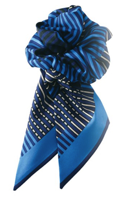 ブルー系のスカーフ