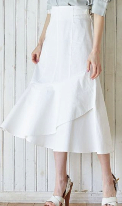 ホワイトの切り替えマーメイドスカート