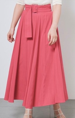 ピンクのロングフレアスカート