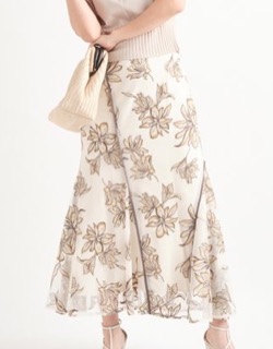 花柄のフレアロングスカート