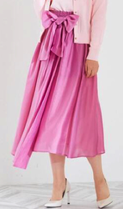 ピンクのギャザーフレアスカート