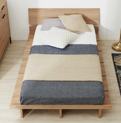 木製のベッド