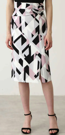 ピンクxホワイトxブラックの幾何プリントスカート