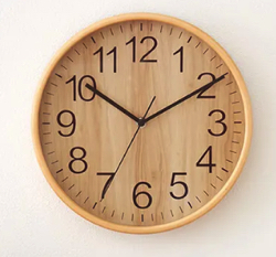 木製の掛け時計
