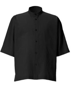 黒い半袖シャツ