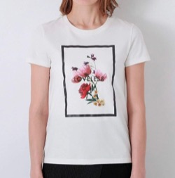 白い花柄プリントTシャツ