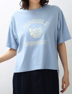 ライトブルーの猫プリントTシャツ